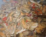 Foto langkah ke 5 dari resep Tumis Kerang Kupas Pedas Gurih Nikmat.