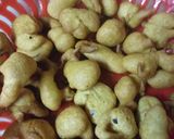 A picture of step 2 of Dahi phulki chaat.