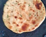 A picture of step 3 of Maethi lachcha paratha.
