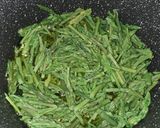 Foto del passaggio 3 della ricetta Sugo di asparagi