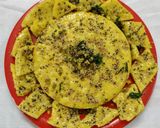 A picture of step 7 of Khaman Dhokla.