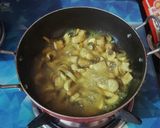 A picture of step 4 of Prawn Mushroom Curry.
