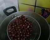 Hình bước làm 3 của món Cách làm Trân châu đen lên màu đẹp