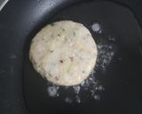 A picture of step 8 of Aaloo tikki.