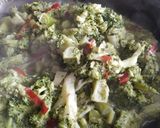 Foto del passaggio 3 della ricetta Fusilli con broccoli, acciughe e peperoncini tondi