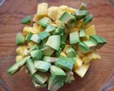 Foto del paso 1 de la receta: Salsa de mango con aguacate