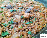 Foto del paso 9 de la receta: Lentejas con secreto y setas en paella