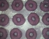 Foto langkah ke 5 dari resep Donat Ubi Ungu Lembut.