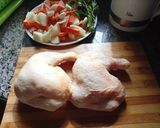 Foto del paso 1 de la receta: Pollo con verduras 🥕🫑🧅