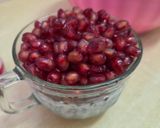 Foto del paso 3 de la receta: Chía pudding de yogur casero con granada, almendras, mantequilla de avellanas y menta fresca 🌱