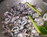 Foto langkah ke 4 dari resep Sotong Masak Hitam.