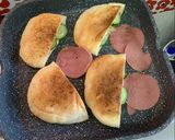 Foto langkah ke 2 dari resep 041. Sandwich Roti Pita.