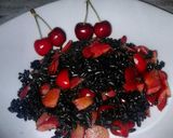 Foto del passaggio 4 della ricetta Riso nero alle ciliegie🍒