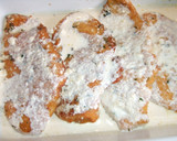 Foto del paso 3 de la receta: Milanesas de pollo con crema de quesos