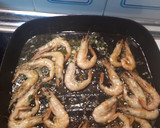 Foto del paso 4 de la receta: Calamares a la plancha en salsa verde y gambas 🍽