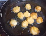 A picture of step 3 of Moong dal Dahi Vada.