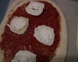 Une image de l'étape 2 de Pizza oignon tomate et fromages.