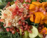 Foto del paso 2 de la receta: Ensalada de kale con vinagreta de mostaza y crema de cacahuete