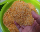 Foto langkah ke 4 dari resep Chicken Katsu dengan Salad Sayuran Sederhana.