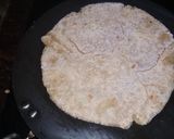 A picture of step 3 of Onion potato parantha.