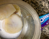 A picture of step 2 of Dates Banana and Oreo Shake.