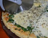 Foto del paso 6 de la receta: Pizza de espinaca a los tres quesos