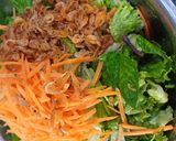 Hình bước làm 2 của món Salad rau xà lách và các loại rau thơm