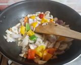 A picture of step 1 of Shrimp Mushroom Pasta in Black Bean Sauce.