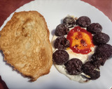 Foto del paso 3 de la receta: Huevo frito con morcilla de arroz