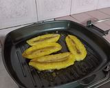 Foto langkah ke 3 dari resep Pisang Penyet Coklat Susu.