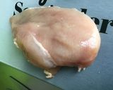 Une image de l'étape 1 de Poulet aux champignons, coriandre et crème de masala.