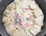 Foto del paso 3 de la receta: Tarta de jamón, queso y verdeo
