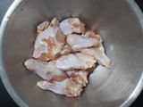 น่องไก่ตุ๋นยาจีน