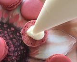 Foto langkah ke 21 dari resep Macaron - Red Velvet ft Tiramisu.