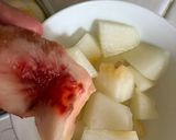 Une image de l'étape 2 de Salade de melon et nectarine à la menthe.