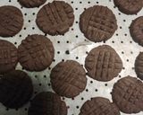 Foto langkah ke 4 dari resep Kue Kering Coklat 4 Bahan Tanpa Oven.