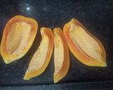 A picture of step 1 of Sweet Papaya Juice.