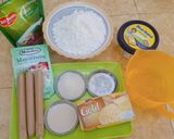 Foto langkah ke 1 dari resep Pizza Mini Simple Tanpa Telur.