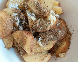 Foto langkah ke 2 dari resep Baked Potato Wedges.