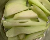 Foto langkah ke 2 dari resep Tumis sayur labu jagung.
