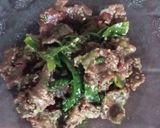 Foto langkah ke 6 dari resep Tumis Daging Cabe Hijau.