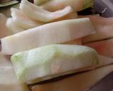 तरबूज के छिलके का टूटी फ्रूटी(Tarbooj ke chilke ke tutti fruity recipe in hindi) रेसिपी चरण 1 फोटो