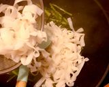 Hình bước làm 4 của món Hủ Tiếu Xào Mực Ống & Cải Ngọt