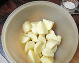 Foto del paso 1 de la receta: Caldo de papas con huevo duro picado