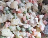 Gambar langkah 7 resipi Olivier Salad (Russian Salad).