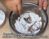 Foto langkah ke 3 dari resep Kue semprit wajan.