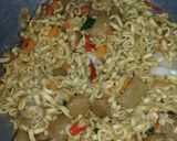 Foto langkah ke 4 dari resep Mie goreng burung dara pipih.