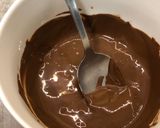 A picture of step 5 of Vanilla bean ice cream with ginger biscuits, caramel and chocolate.