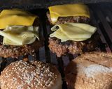 Foto del paso 9 de la receta: Hamburguesas caseras a la parrilla