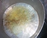A picture of step 2 of Fried macaroni.